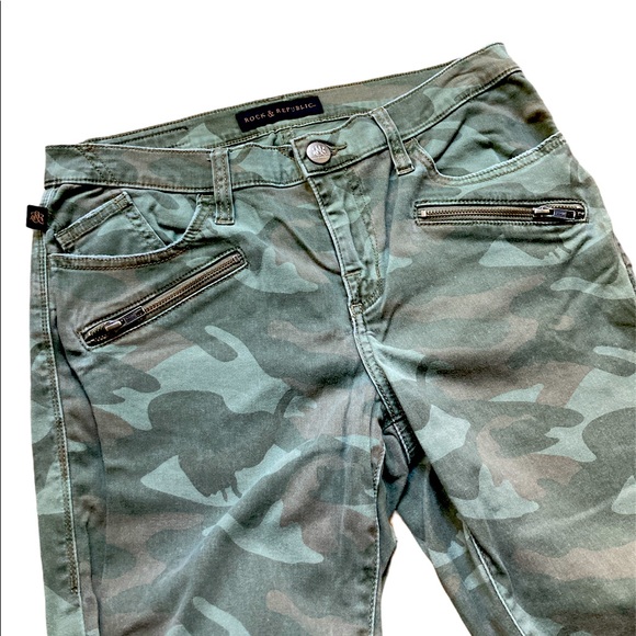 Rock & Republic Camo Zipper Skinny Jeans Size 12